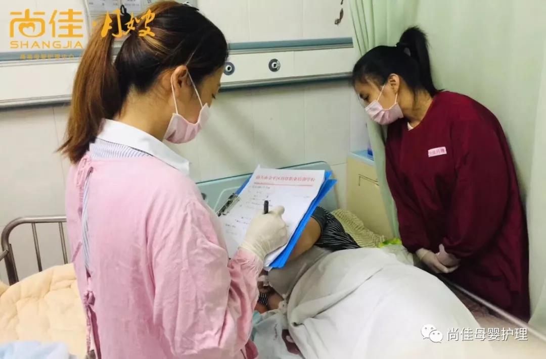 尚佳專業(yè)月嫂丨母乳丨你還認(rèn)為初乳很臟，要擠掉的嗎？